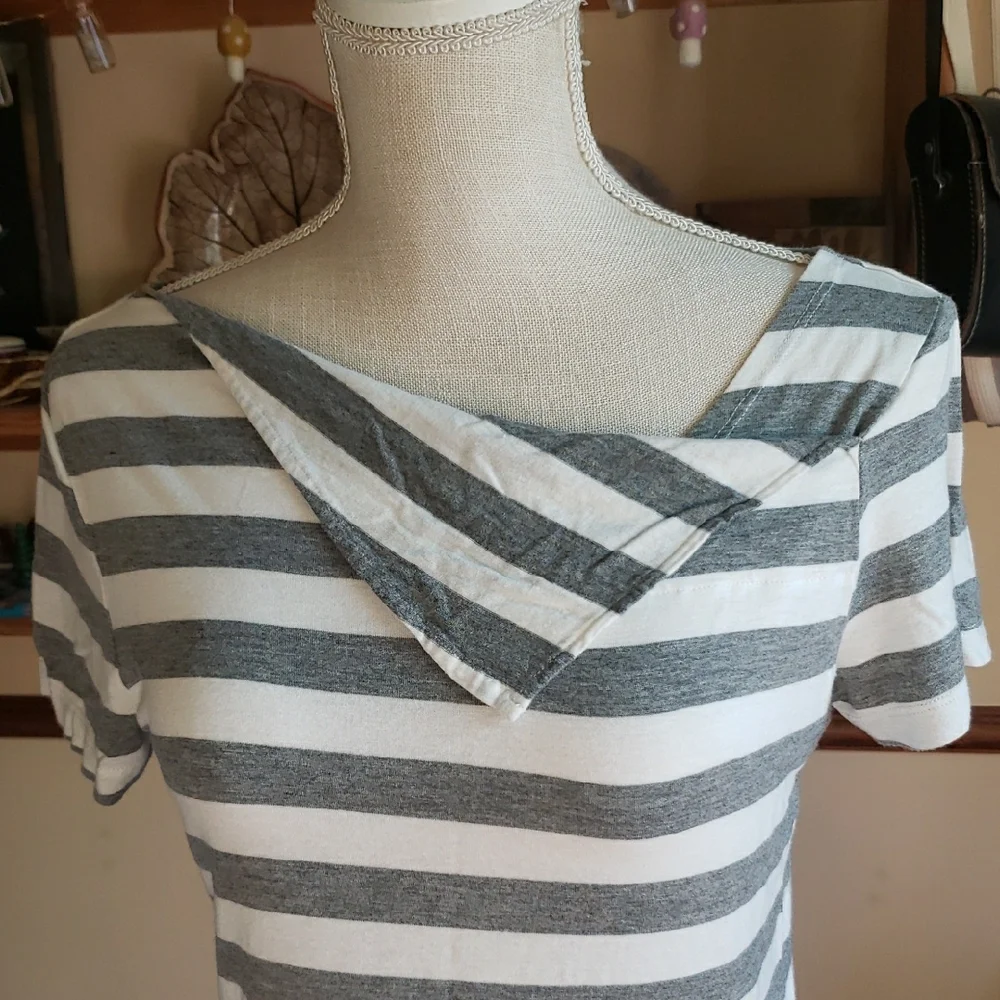 Nurture by Lamaze Gray and White Striped Short Sleeve Top Med - Picture 2 of 3